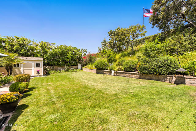 2063 Woodglen Street, Simi Valley CA: https://media.crmls.org/mediaz/af229660-c565-4413-b7a4-a3549371f4aa.jpg