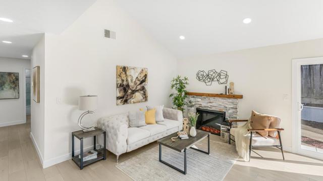 34981 Skylark Dr, Union City CA: https://media.crmls.org/mediaz/af239c1e-d5dd-4bf2-baca-d670c9945d60.jpg