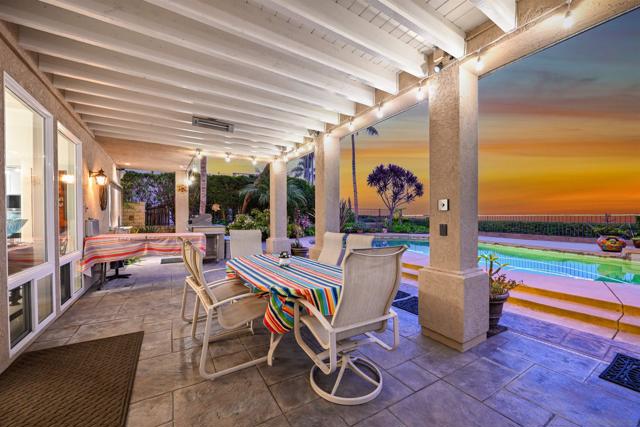 7215 Daffodil Pl, Carlsbad CA: https://media.crmls.org/mediaz/af23ac81-e8d1-47a1-a0e3-c634cfd1db35.jpg