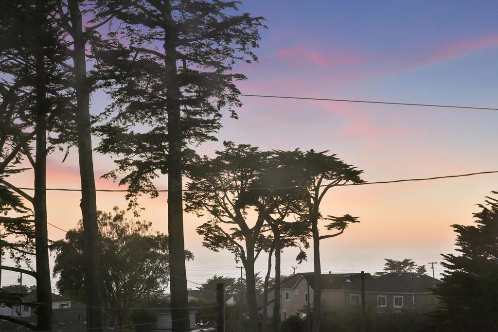 https://media.crmls.org/mediaz/af23d6e2-3e79-4054-a227-d1811b03ffe0.jpg?preset=X-Large