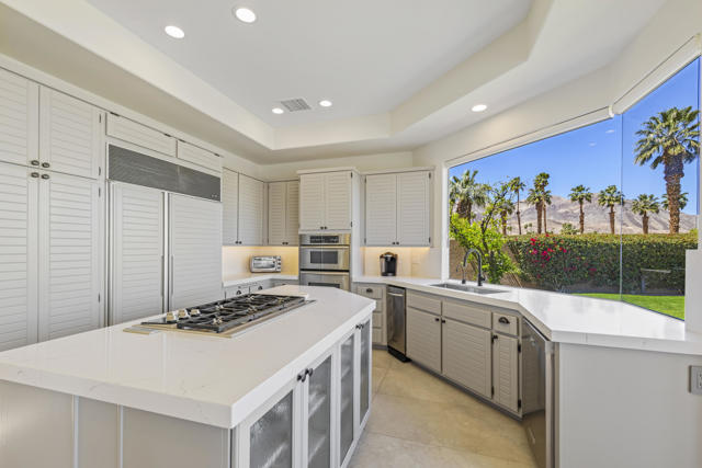 73042 Galleria Court, Palm Desert CA: https://media.crmls.org/mediaz/af23f6d5-2acb-4d27-8515-b4654f2d7aa4.jpg
