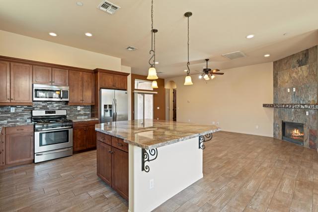 51885 Avenida Bermudas, La Quinta CA: https://media.crmls.org/mediaz/af245ab7-0d22-4605-aca4-cf3dc8be67d1.jpg