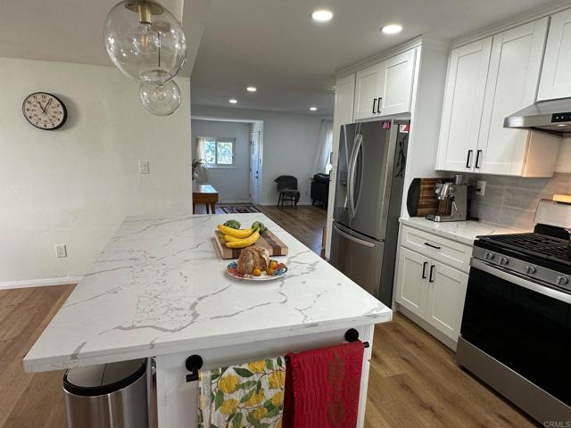 Detail Gallery Image 9 of 38 For 1451 Machado St, Oceanside,  CA 92054 - 3 Beds | 3 Baths