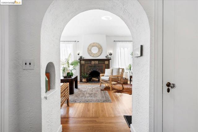 Image 6 of 54 For 3233 Ardley Ave