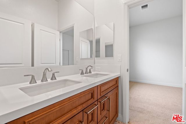 3719 Pathway Court, Bakersfield CA: https://media.crmls.org/mediaz/af24b8e7-435a-4448-b3d4-2eaa6eca36d4.jpg