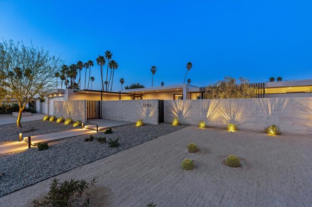 2290 S Yosemite Drive, Palm Springs CA: https://media.crmls.org/mediaz/af25597b-c260-46b3-b546-0926126afc34.jpg