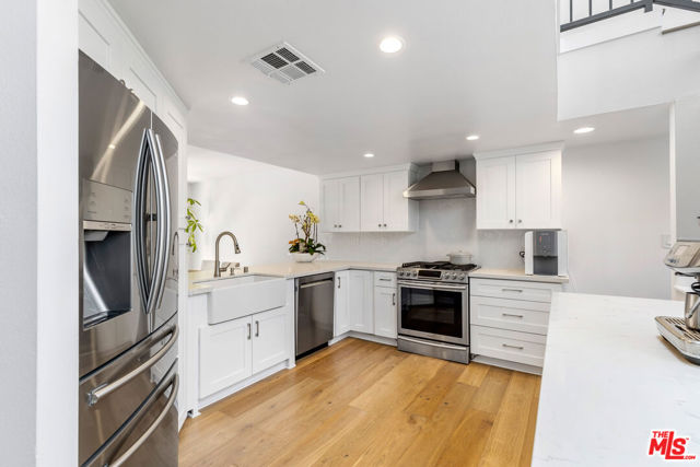 1240 24th Street, Santa Monica CA: https://media.crmls.org/mediaz/af25dfc9-d214-48f5-9e12-e87614a0d263.jpg