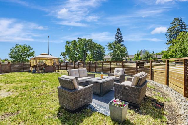 2698 Goodwin Avenue, Redwood City CA: https://media.crmls.org/mediaz/af267f1e-9917-42f2-84d0-a9897a0908dd.jpg