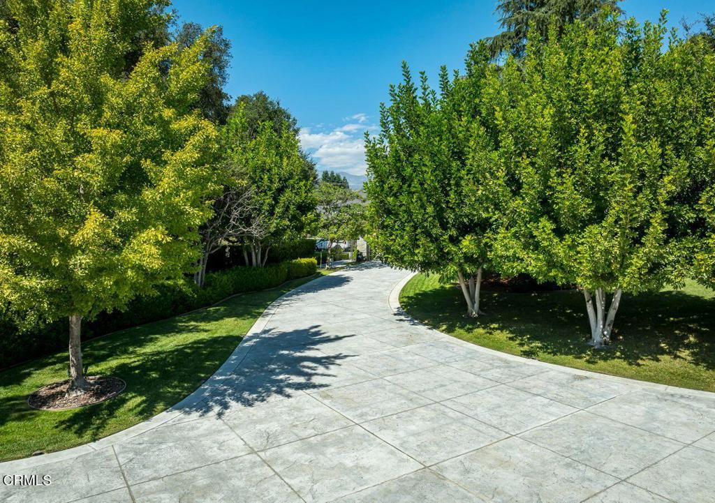 https://media.crmls.org/mediaz/af26f25d-f154-4725-b22b-f0e90b724648.jpg?preset=X-Large