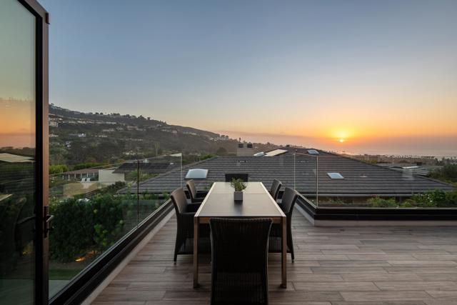 2641 Costebelle Dr, La Jolla CA: https://media.crmls.org/mediaz/af274b7e-650d-4231-8b5a-8d87a789ccc8.jpg