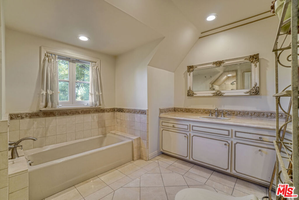 MLS #25613029 image #15