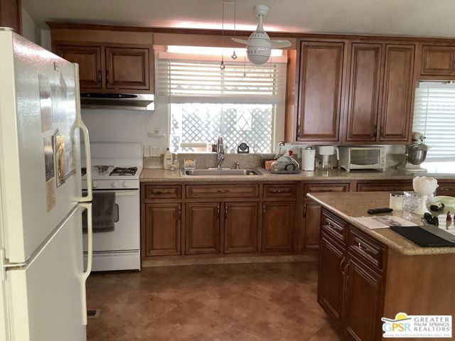 70875 Dillon Road, Desert Hot Springs CA: https://media.crmls.org/mediaz/af28c5c6-3d0c-4568-876f-e82130b48bfc.jpg