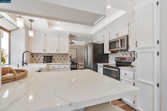 2329 Sweetwater Dr, Martinez CA: https://media.crmls.org/mediaz/af293ad5-234d-420c-8d44-c165c7623e07.jpg