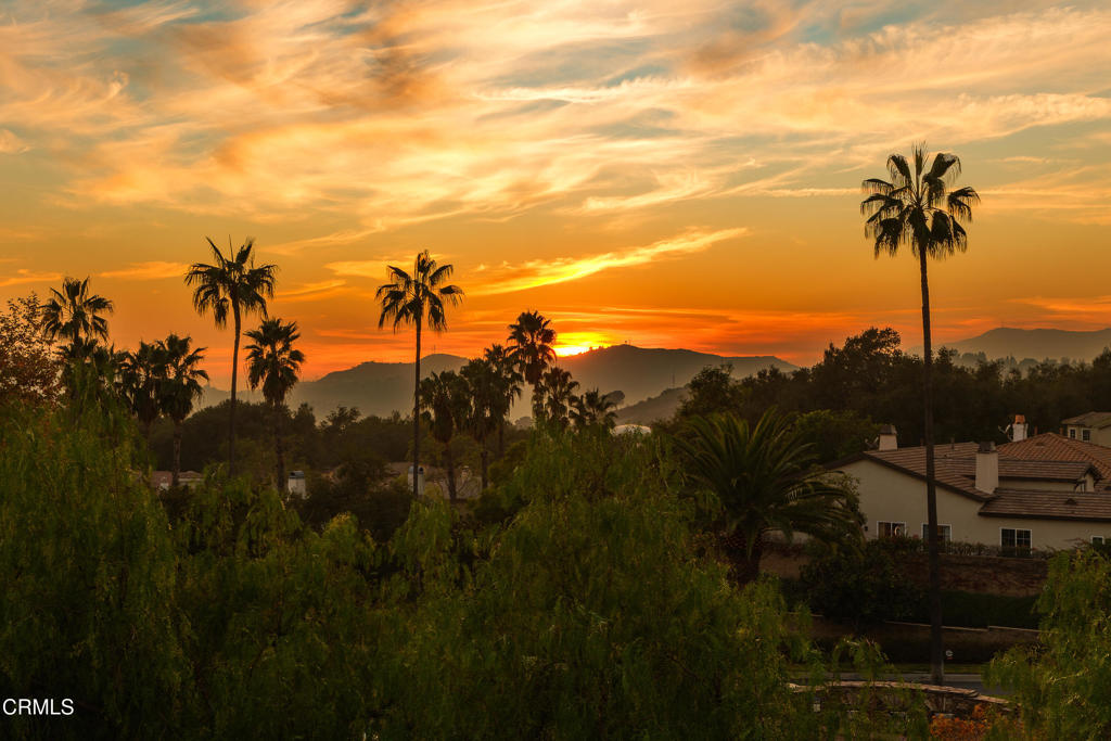 https://media.crmls.org/mediaz/af29a7b2-ae60-48a6-b333-42e1d97df6f9.jpg?preset=X-Large
