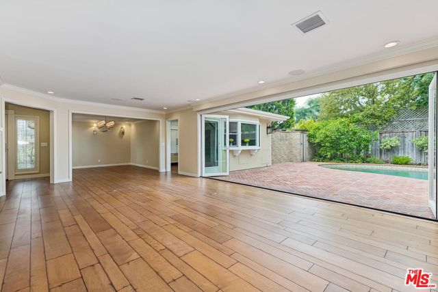 4211 West Toluca Lake Lane photo 11