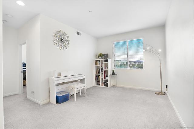 1716 Moon Orchid Ave, Chula Vista CA: https://media.crmls.org/mediaz/af29dc7f-c488-4679-b2b9-67fb36d4c350.jpg