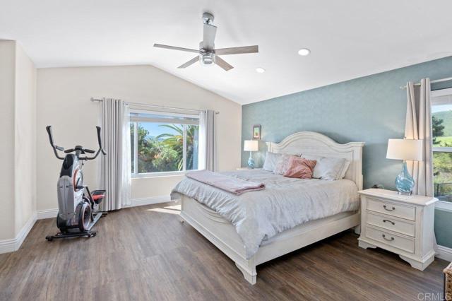 Detail Gallery Image 12 of 30 For 316 Crownview Ct, San Marcos,  CA 92069 - 4 Beds | 3 Baths