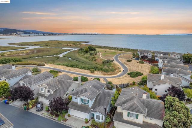 16 Bay Harbor Ct, Richmond CA: https://media.crmls.org/mediaz/af2a04c2-c757-442d-8d7b-461d6aa2c2dd.jpg