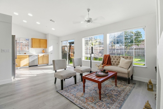 Image 6 of 30 For 6953 Foxtail Dr