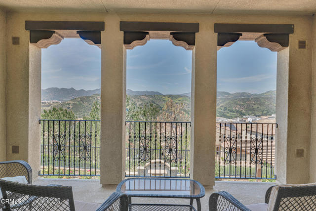 20752 Veneto Way, Porter Ranch CA: https://media.crmls.org/mediaz/af2ace70-7e2a-41d0-99e4-c2449f72ad63.jpg