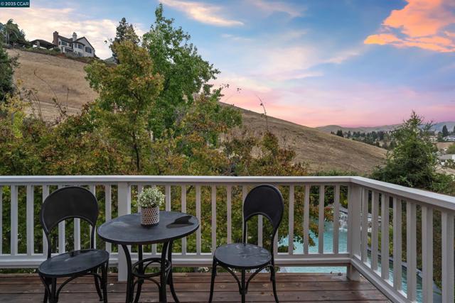 3746 Deer Trail Ct, Danville CA: https://media.crmls.org/mediaz/af2aeaaa-c611-4bee-991d-2a3096b536a9.jpg