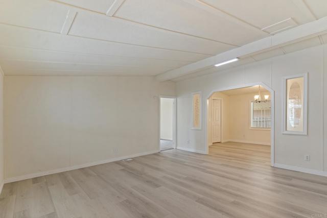 Detail Gallery Image 8 of 26 For 2042 Girard St #93,  Delano,  CA 93215 - 4 Beds | 2 Baths