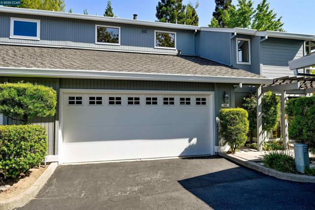 368 Grapevine Pl, Pleasant Hill CA: https://media.crmls.org/mediaz/af2b6d4a-dda4-4f64-8e62-9ab256854978.jpg