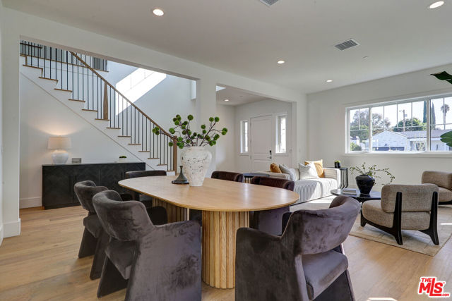 11729 Hartsook Street, Valley Village CA: https://media.crmls.org/mediaz/af2bd941-88f4-42a6-89c2-a11d8dd8f00b.jpg