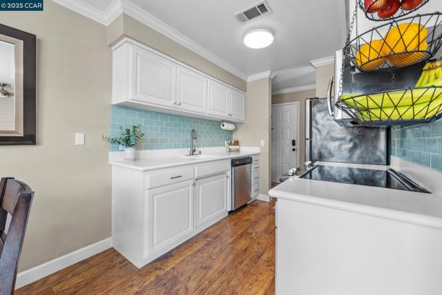 825 Oak Grove Rd, Concord CA: https://media.crmls.org/mediaz/af2bf600-6ba6-4fc6-8cd3-c6a63f8e9a0f.jpg