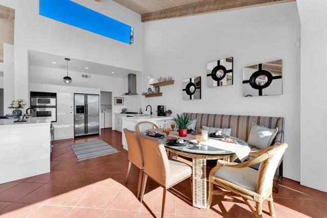 511 Desert West Drive, Rancho Mirage CA: https://media.crmls.org/mediaz/af2c8798-3195-4da3-81f3-be6d5615c1ce.jpg