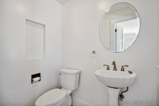 1312 3Rd St, Coronado CA: https://media.crmls.org/mediaz/af2cf301-6c98-41b7-99bf-c443e6975076.jpg