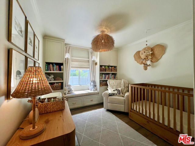 18033 Rosita Street, Encino CA: https://media.crmls.org/mediaz/af2d1fa6-4b54-42ca-9b4f-8bccc7c859b1.jpg