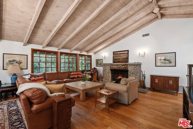 1809 Melhill Way, Los Angeles CA: https://media.crmls.org/mediaz/af2d2ca6-9699-471c-a7de-b01ea0965e6c.jpg