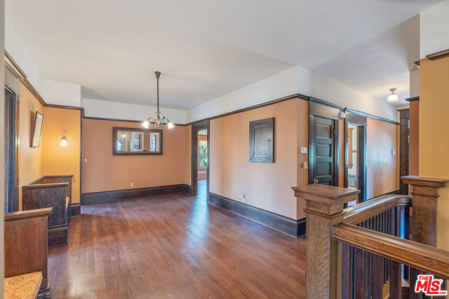 1049 Elden Avenue, Los Angeles CA: https://media.crmls.org/mediaz/af2e3f98-3989-4016-88be-0447626efacf.jpg