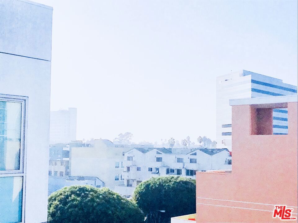 https://media.crmls.org/mediaz/af2e6c1e-f0b9-4d6e-bcea-e4e994d8af83.jpg?preset=X-Large