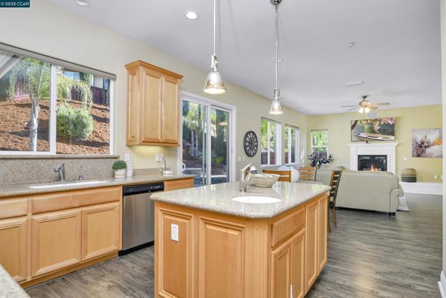 2593 Camel Back Rd, Brentwood CA: https://media.crmls.org/mediaz/af2ec793-612f-4029-a734-4ff3ead48382.jpg