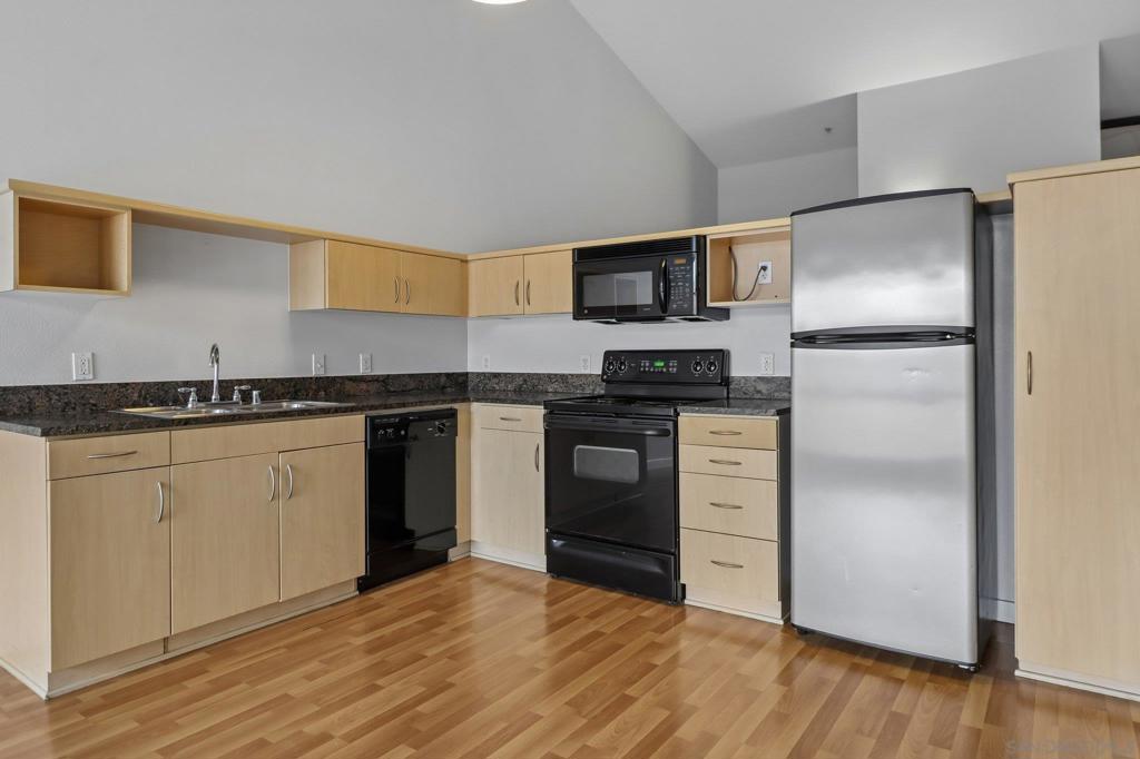 777 6th Avenue - photo 17