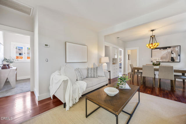 975 N Mentor Avenue, Pasadena CA: https://media.crmls.org/mediaz/af30aafc-5e28-4e31-887a-80db6bc324f7.jpg