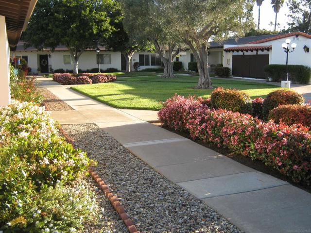 16555 Caminito Vecinos, San Diego CA: https://media.crmls.org/mediaz/af30cae4-d786-4121-b0cb-f410102c36a8.jpg