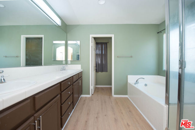 11372 Bridgeway Court, Riverside CA: https://media.crmls.org/mediaz/af310168-14bb-4c9c-9d98-066f9b7d232a.jpg