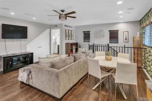 Detail Gallery Image 5 of 25 For 1145 Emerald St Rear (Alley),  –,  CA 92109 - 2 Beds | 2 Baths