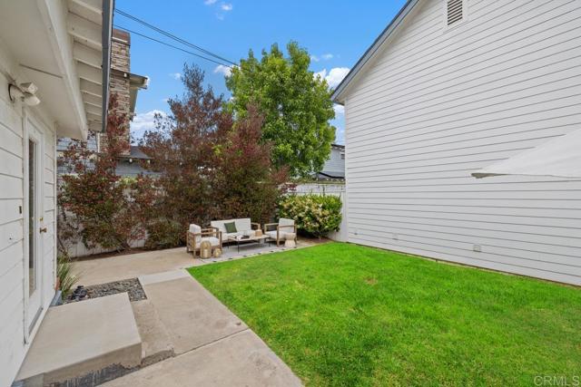 131 H Avenue, Coronado CA: https://media.crmls.org/mediaz/af3168f6-48ab-4331-834b-2cbf71f0fb2a.jpg