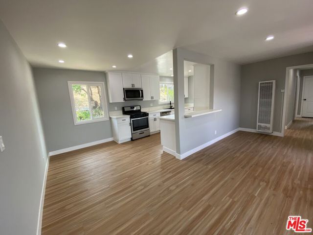 5024 LARKSPUR Drive photo 2