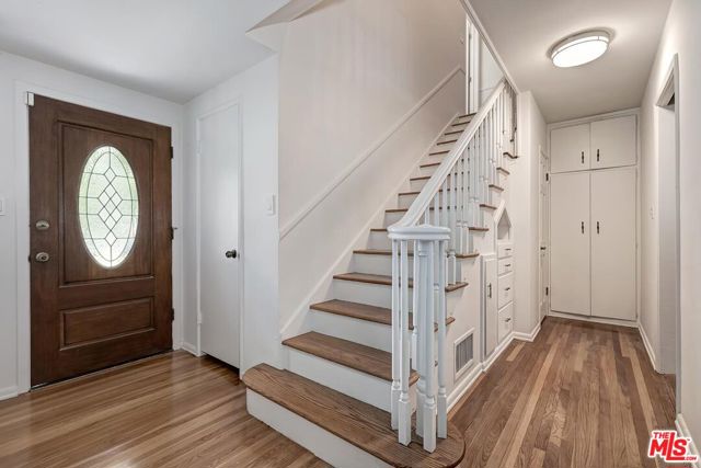 11205 Huntley Place, Culver City CA: https://media.crmls.org/mediaz/af31a360-8e10-44c8-8667-e253564a90a1.jpg