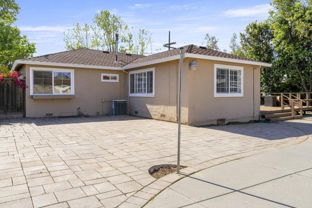 1394 Pauline Drive, Sunnyvale CA: https://media.crmls.org/mediaz/af31ec32-e0c8-4768-817b-5b02bd0ff377.jpg