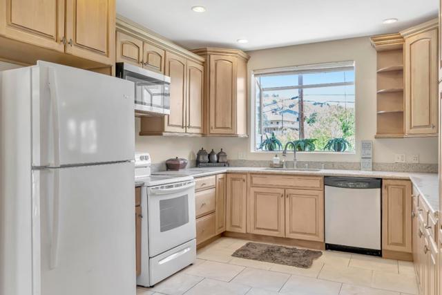 3848 Mariposa Drive, Clearlake CA: https://media.crmls.org/mediaz/af325953-071d-4d93-a14e-41533d602673.jpg