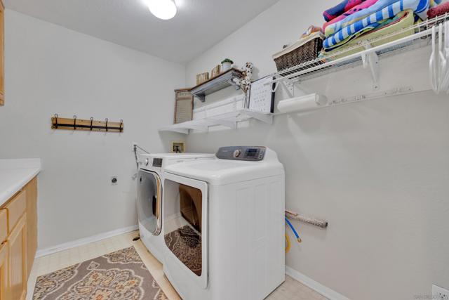 2106 Laura Dr, Escondido CA: https://media.crmls.org/mediaz/af32a61b-b6b2-438c-a185-cd6b7295e462.jpg
