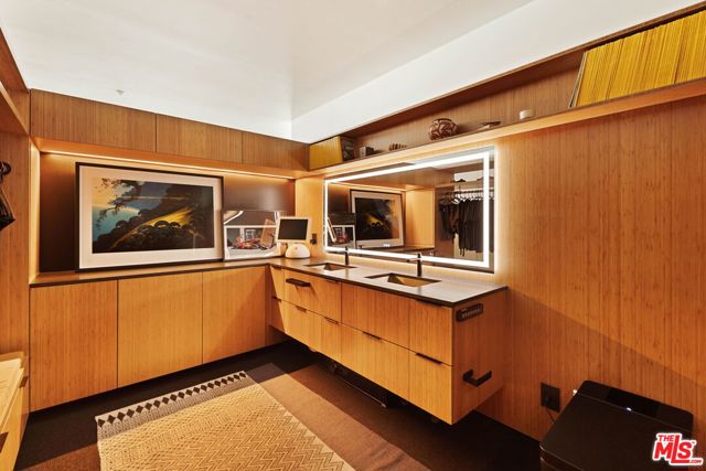 1155 S Grand Avenue, Los Angeles CA: https://media.crmls.org/mediaz/af330b5a-2e7e-4068-a36f-5c8d56739c11.jpg