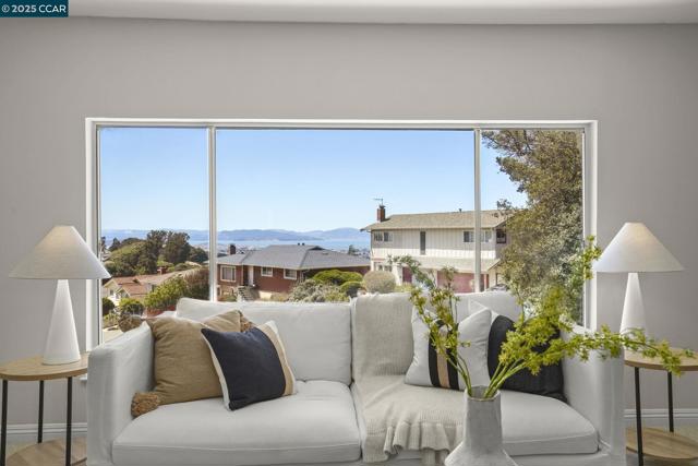 6324 Bonita Ct, Richmond CA: https://media.crmls.org/mediaz/af331742-0ea6-4521-8728-3f7517a1cb49.jpg