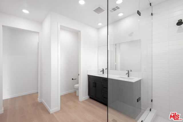 23725 Orange Blossom Dr, Newhall CA: https://media.crmls.org/mediaz/af3346b8-baab-4686-8909-25c65bdf0095.jpg
